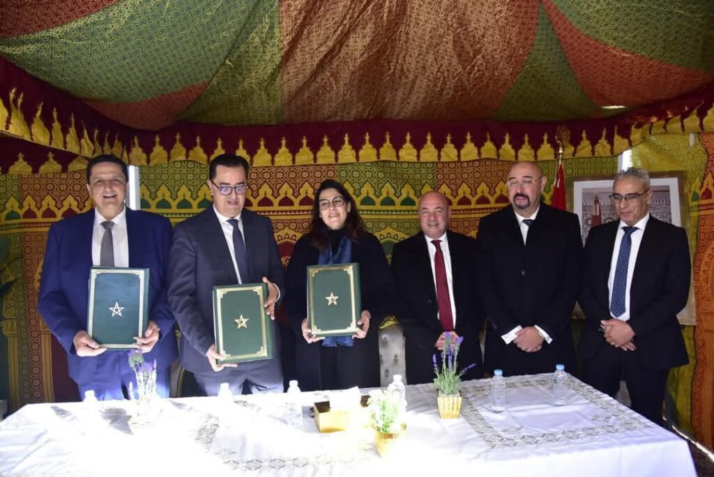 El Mansouri effectue une visite de terrain et signe quatre conventions dans le cadre de la Politique de la ville