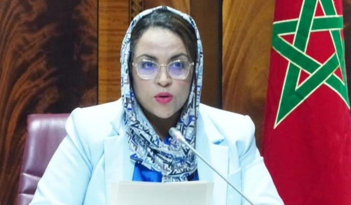 نادية بزندفة تدعو رئيس الحكومة إلى اتخاد إجراءات عاجلة لمواجهة تقلبات الأسواق الدولية