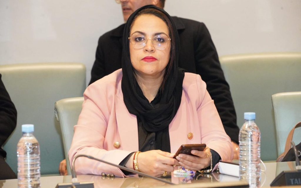 نادية بزندفة تطالب الحكومة بتوضيح الإطار القانوني لاستفادة جمعيات مهنية من اقتطاعات البحارة