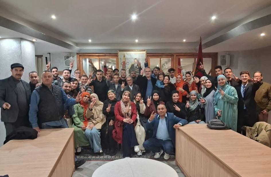 الحجيرة واللبار يعقدان لقاء تواصليا مع شباب فاس لمناقشة قضايا التشغيل والتنمية المحلية