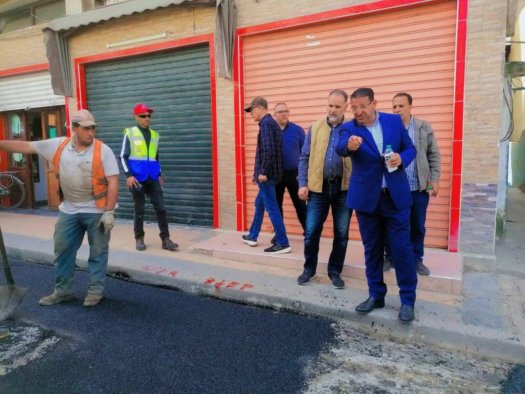 مرتيل .. المرابط يشرف على إعطاء انطلاقة أشغال تزفيت طرقات بتكلفة 7 ملايين درهم لتعزيز البنية التحتية