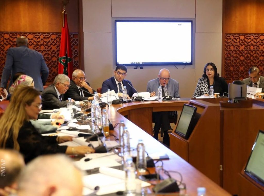 لجنة التعليم بمجلس النواب تصادق بالأغلبية على مشروع القانون المتعلق بإعادة تنظيم المجلس الوطني للصحافة