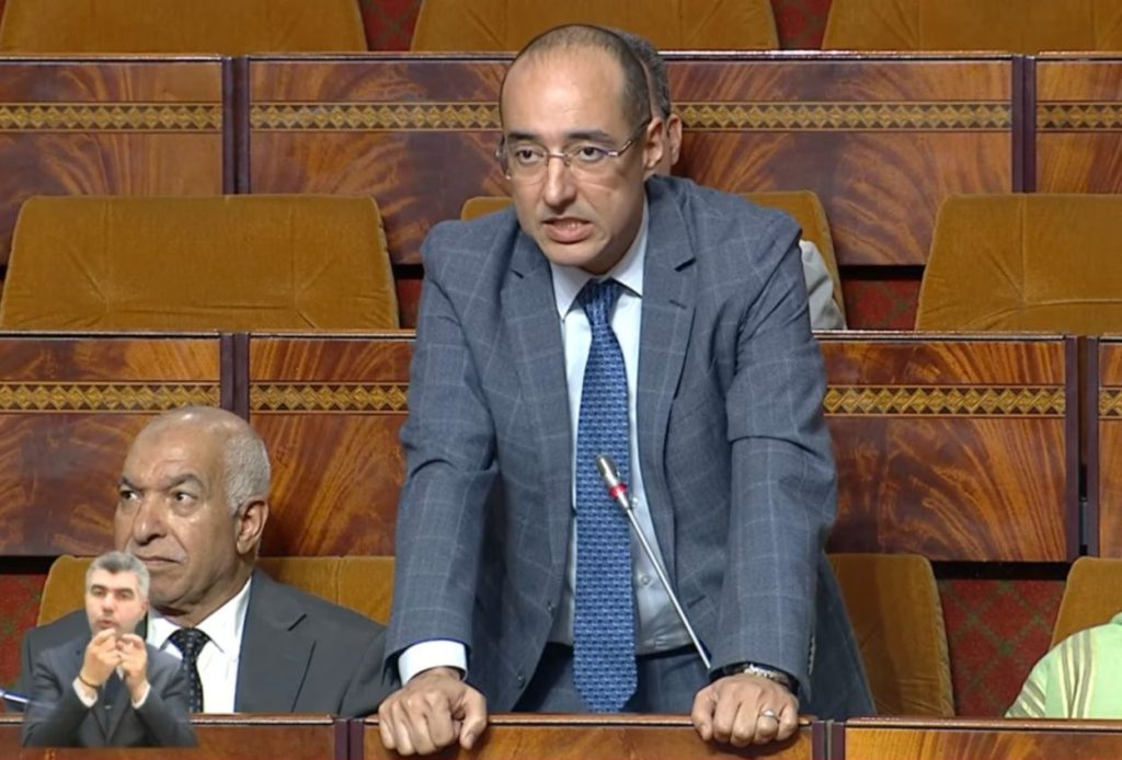 عادل الدفوف يثير تحديات الذكاء الاصطناعي على مناصب الشغل بقطاع ترحيل الخدمات
