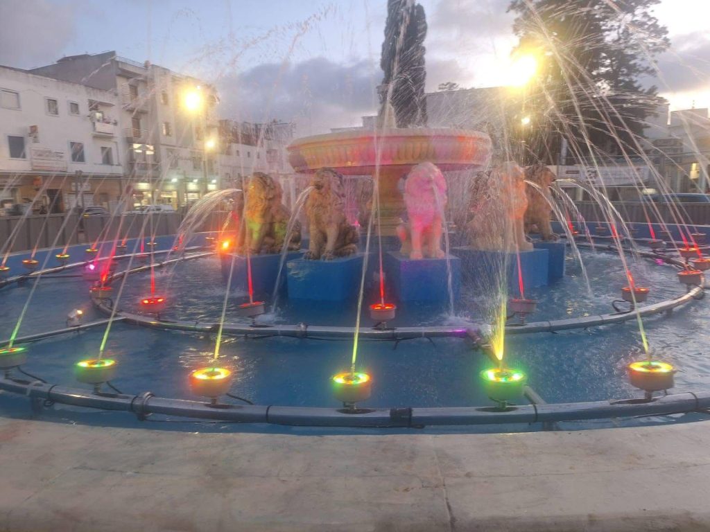 العرائش تستعيد بريق ساحاتها التاريخية .. نافورات المدينة تتألق بحلة عالمية بتمويل ذاتي من الجماعة