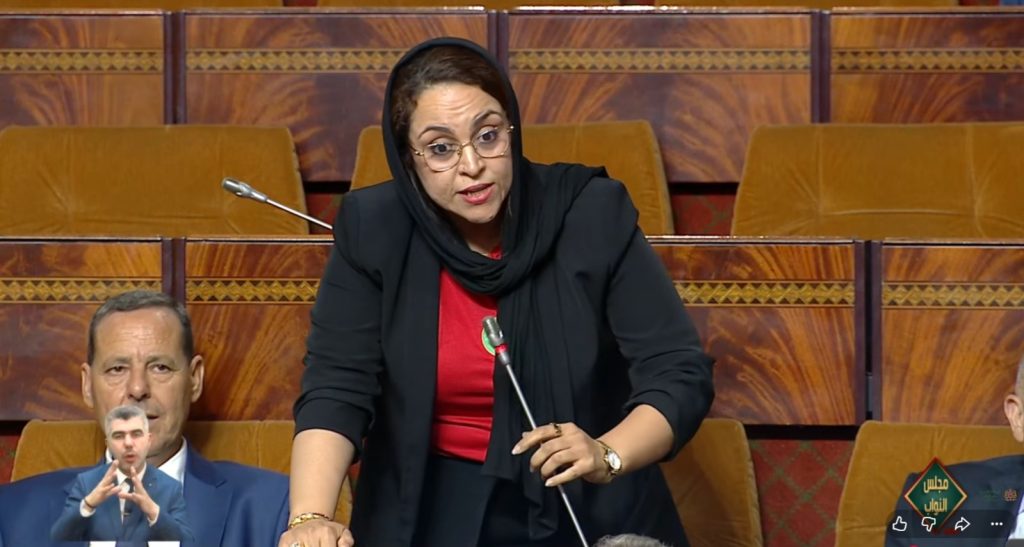 نادية بزندفة تدعو إلى تحسين ظروف عمل البحارة التقليديين وتسريع الانتقال إلى نظام التعاقد