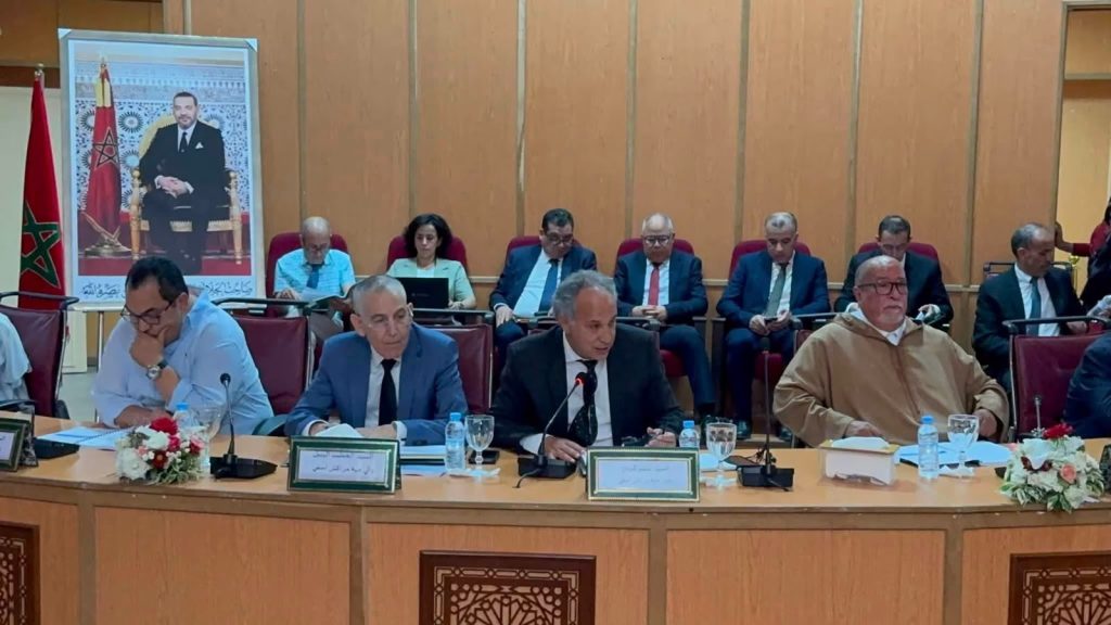 مجلس جهة مراكش- آسفي يصادق على مشاريع استراتيجية لتعزيز البنية التحتية والتنمية المجالية