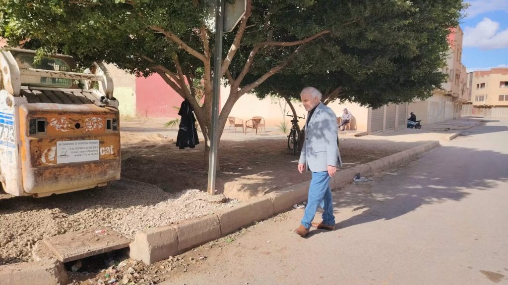 حدوش يتفاعل مع شكايات الساكنة ويعاين ميدانيا مشكل تراكم النفايات خلف مسجد القدس بوجدة