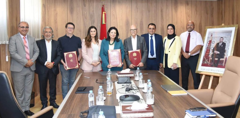 أمل الفلاح السغروشني تشرف على توقيع اتفاقية شراكة تتعلق بتنفيذ مشروع «Campus Tech»