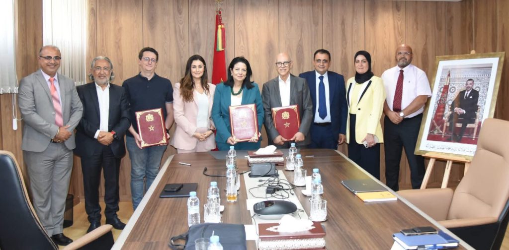 أمل الفلاح السغروشني توقع اتفاقية شراكة تتعلق بتنفيذ مشروع Campus Tech
