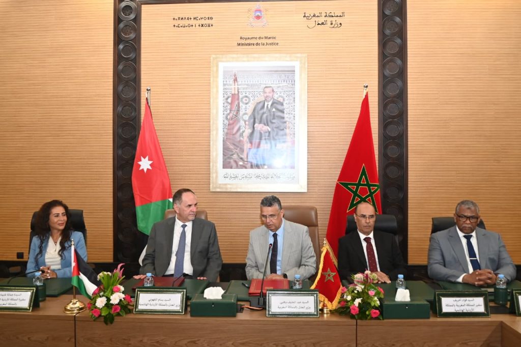 وزير العدل ونظيره الأردني يوقعان اتفاقية للتسليم لتعزيز التعاون القضائي بين البلدين
