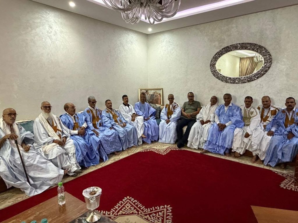 ينجا الخطاط يستقبل شيوخ القبائل الصحراوية بالداخلة- وادي الذهب