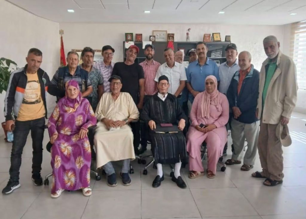 مقاطعة الفداء .. اكليوين يلتقي تجار سوق بوجدور ويؤكد قرب إخراج مشروع إعادة التهيئة
