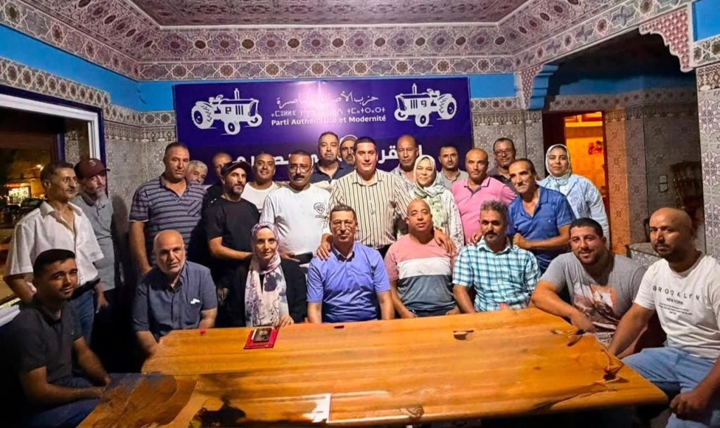 الشبشالي وبومعان يفتحان حوارا مع مهنيي النقل بصفرو لتدارس الإكراهات والمطالب