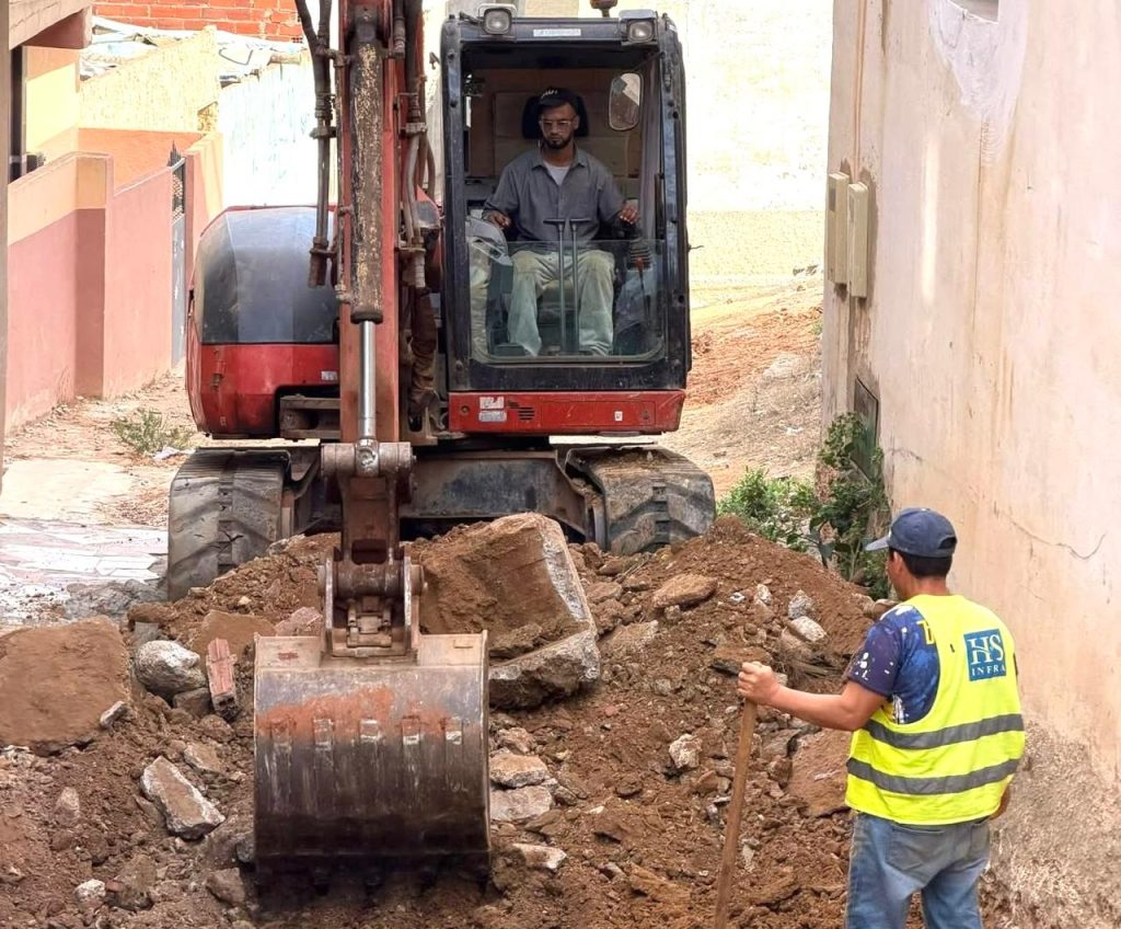 اليسيني يشرف على تهيئة أزقة حي سيدي بوغابة بالفنيدق استجابة لانتظارات الساكنة