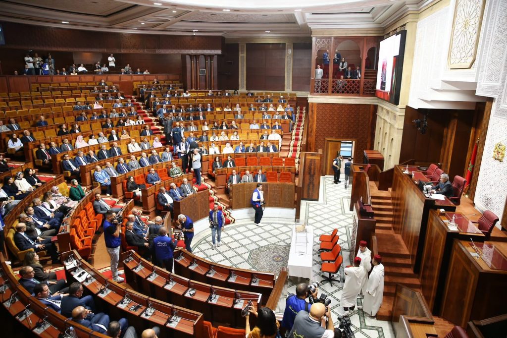 الأغلبية البرلمانية الجديدة.. تحدي الانتقال من التوافق السياسي إلى الفعل المؤسساتي